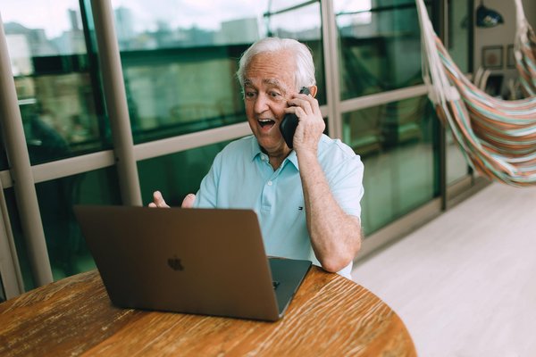 What UK-based online platforms offer support for weight management?